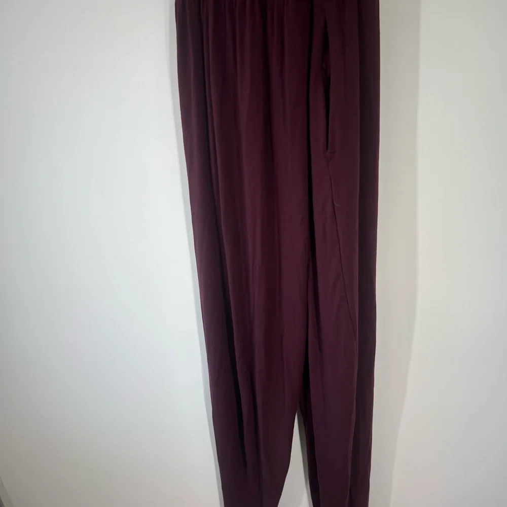 Imbodhi Bodhi Jumper in Burgundy - Picture 7 of 10
